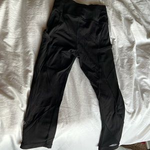 COPY - Lululemon cropped